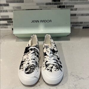 Jenn Ardor Women's Marble Black &White Pattern Canvas Lightweight Sneakers